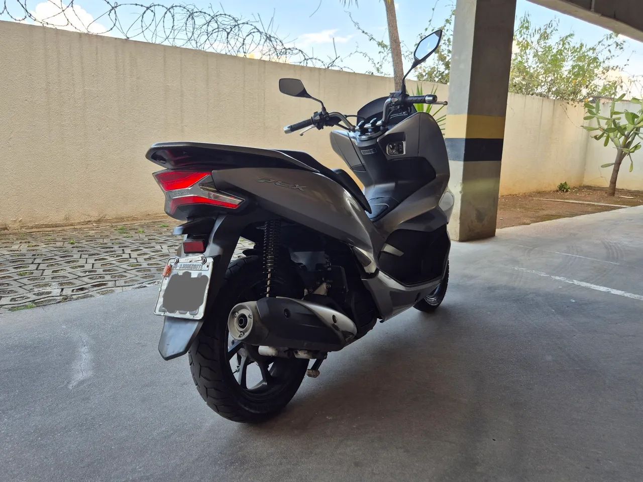 Honda PCX 150 de mulher e muito bem cuidada - Foto 3