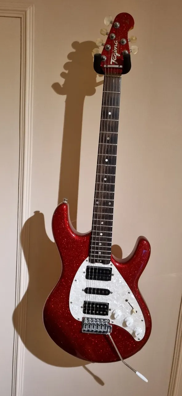 【店頭メンテ済】Charvel DS-1ST EMG81/85 メタル仕様 Guitarra Charvel Desolation DC-1 EMG 81-85 - Instrumentos musicais