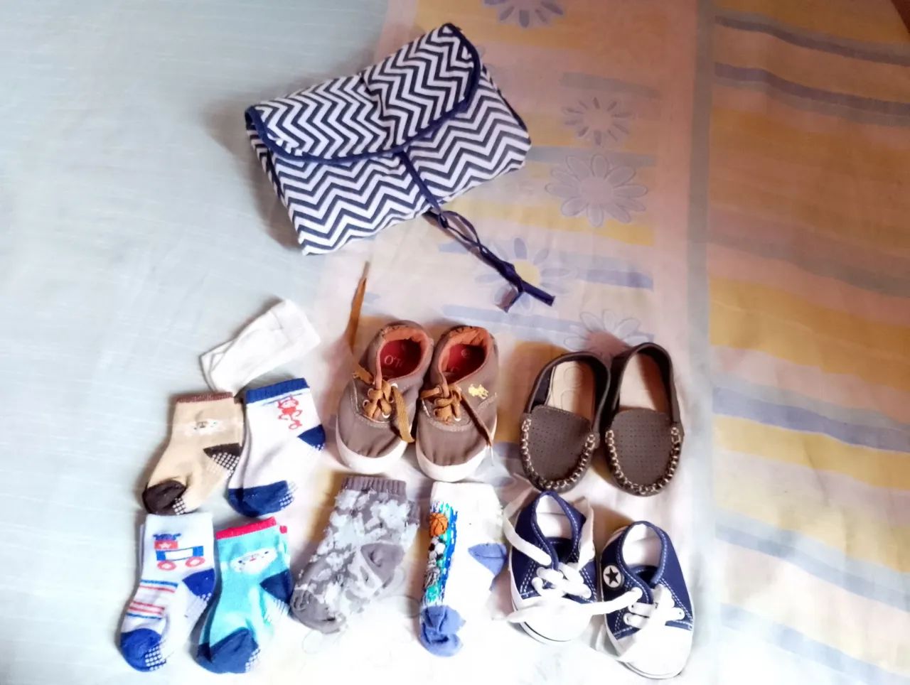 Lote de roupas de bebe + ninho redutor e almofada de amamentação  - Foto 3