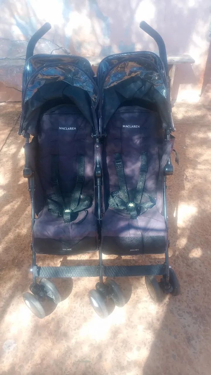 Carrinho de bebê Maclaren para gêmeos 