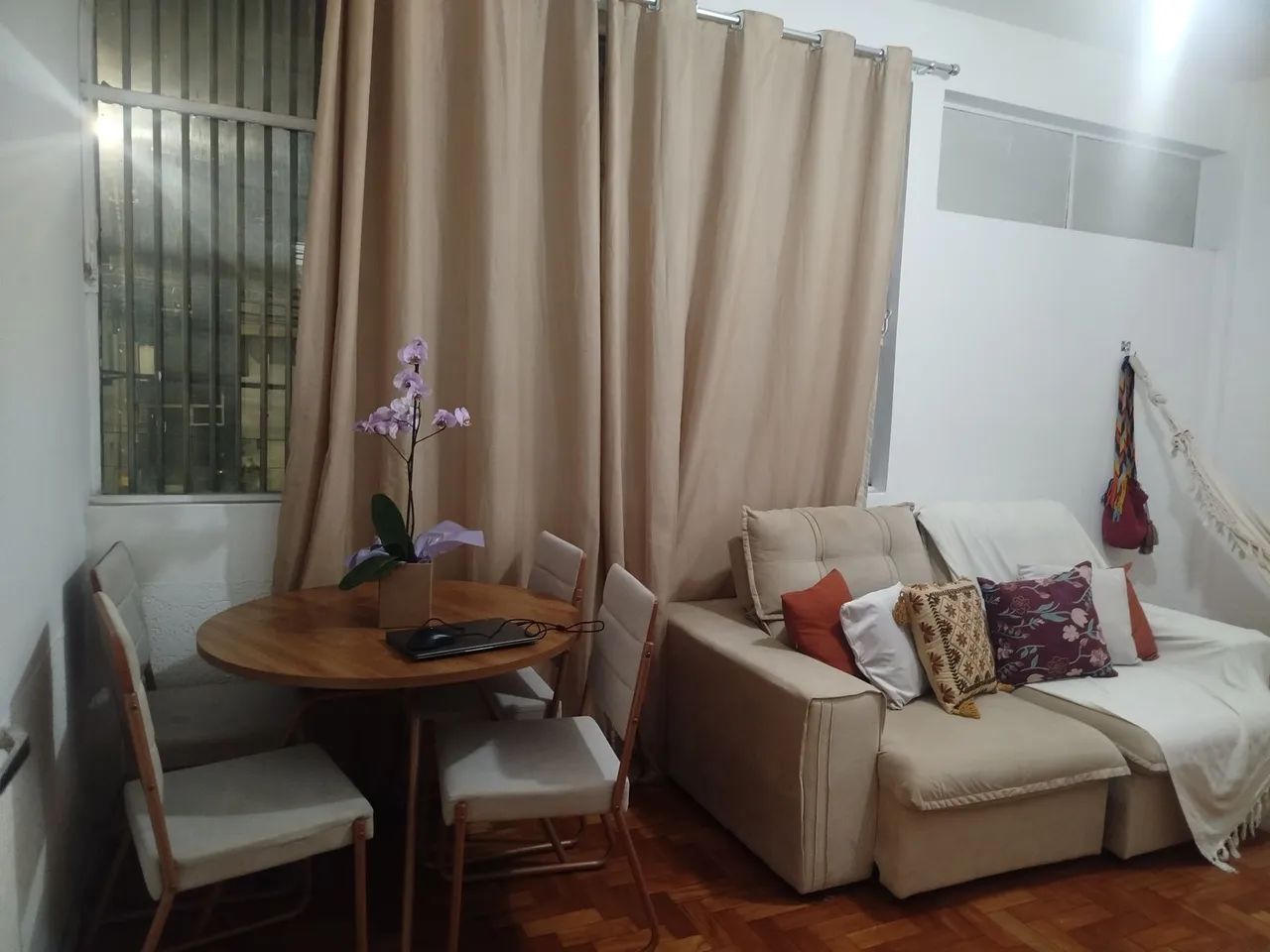 Procuro moça para dividir apartamento - Região da Savassi