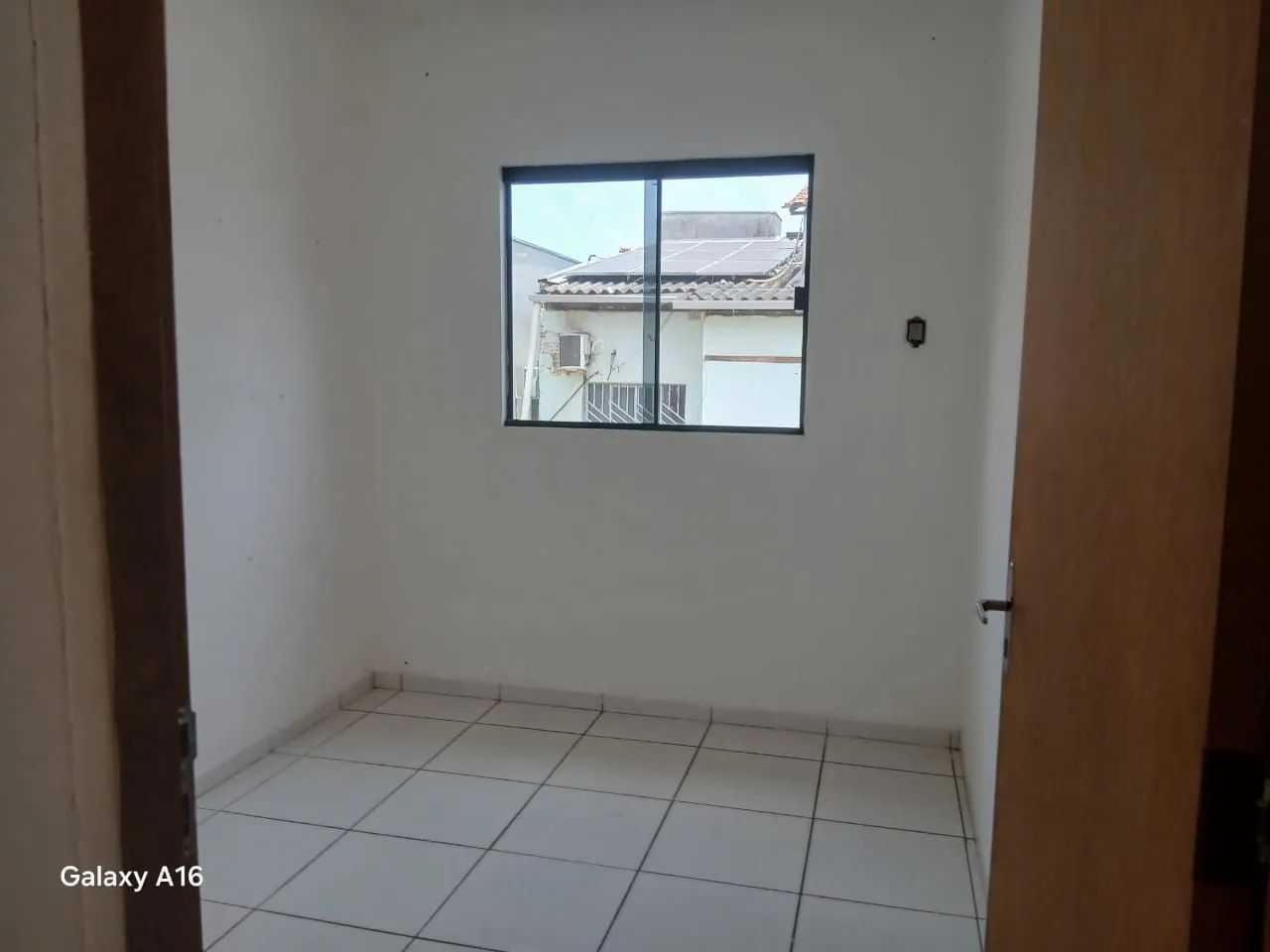 Aluga-se apartamento