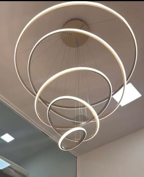 Lustre com 5 anéis 