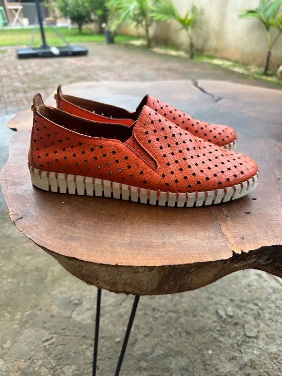 Tenis slip on couro Luz da Lua - tamanho 35
