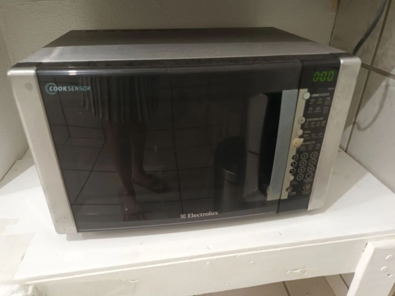 Microondas 28l Eletrolux Cooksensor. - Foto 3