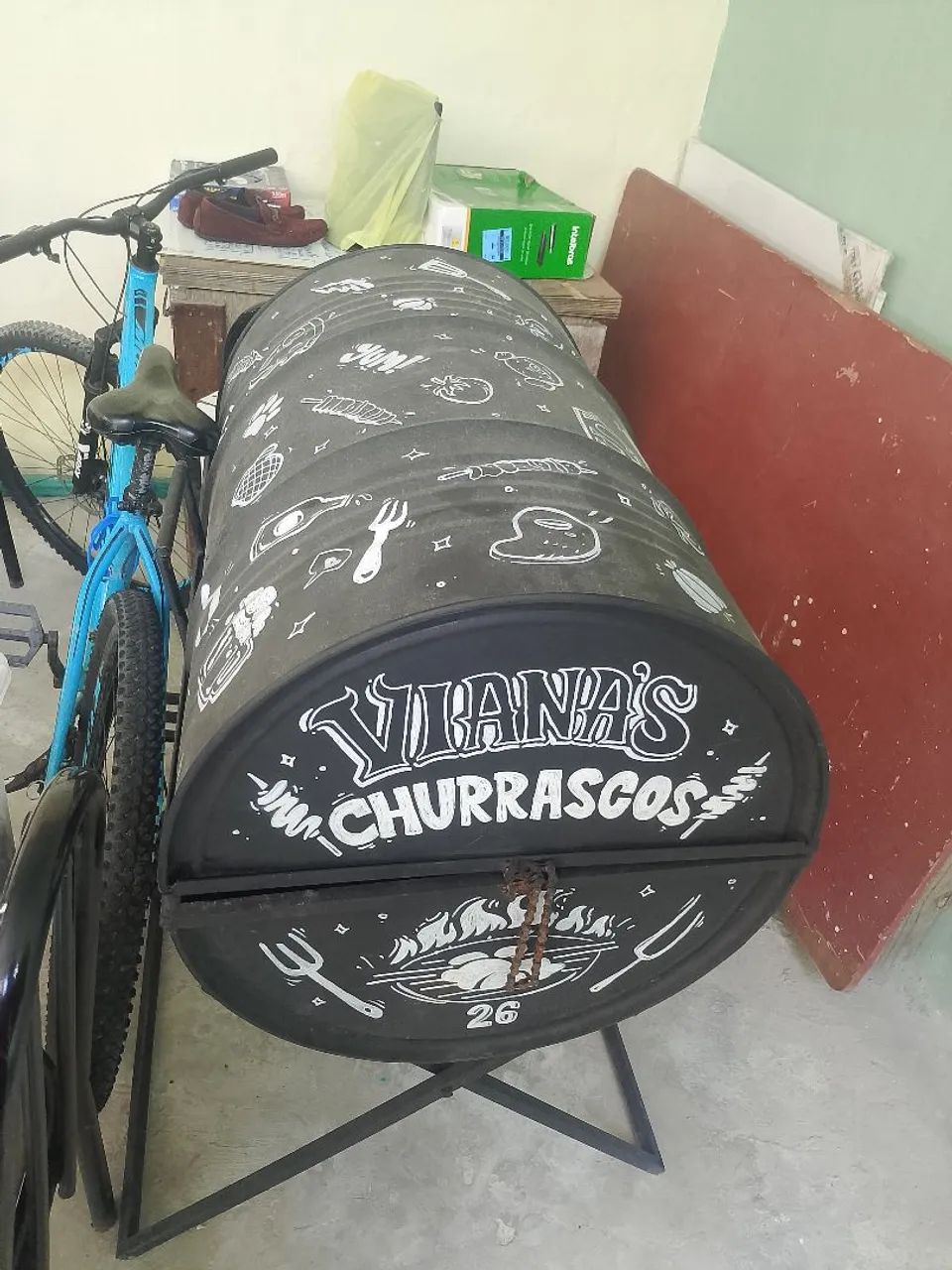 VENDO CHURRASQUEIRA A CARVÃO 