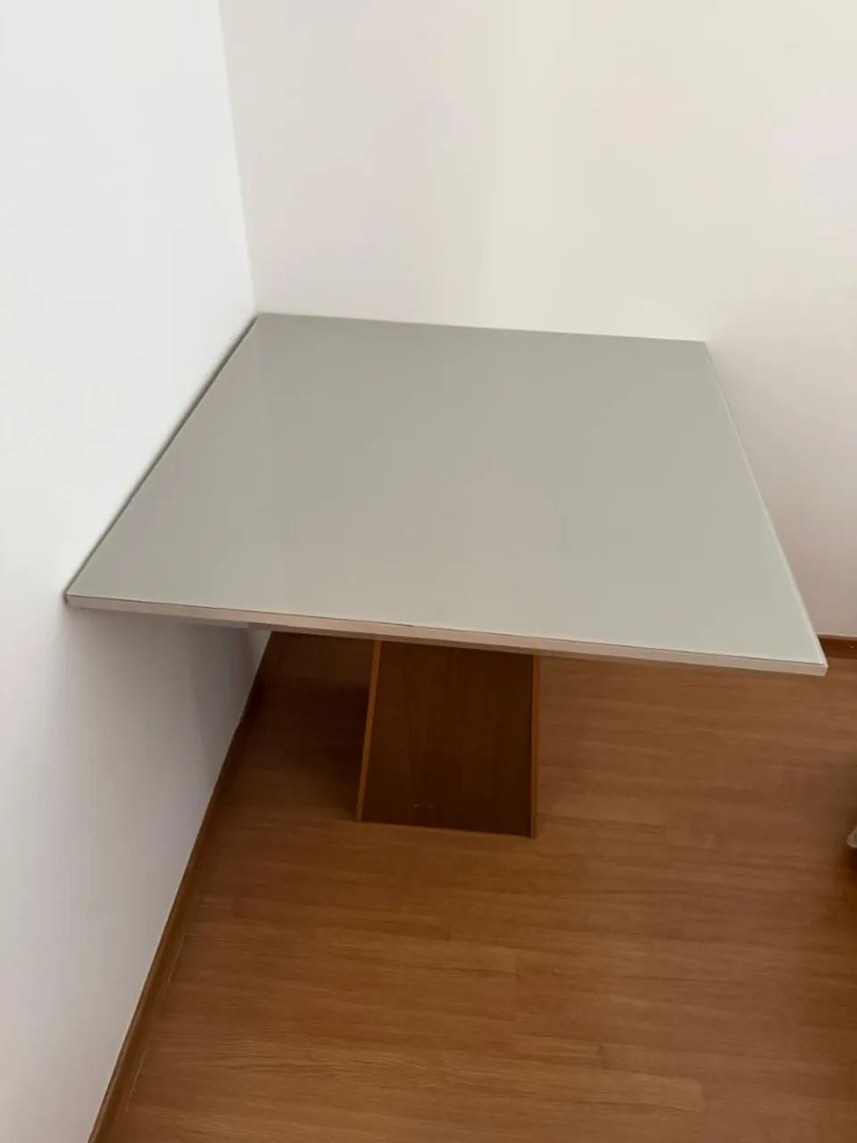 Vende-se mesa de 4 cadeiras novinha  - Foto 4