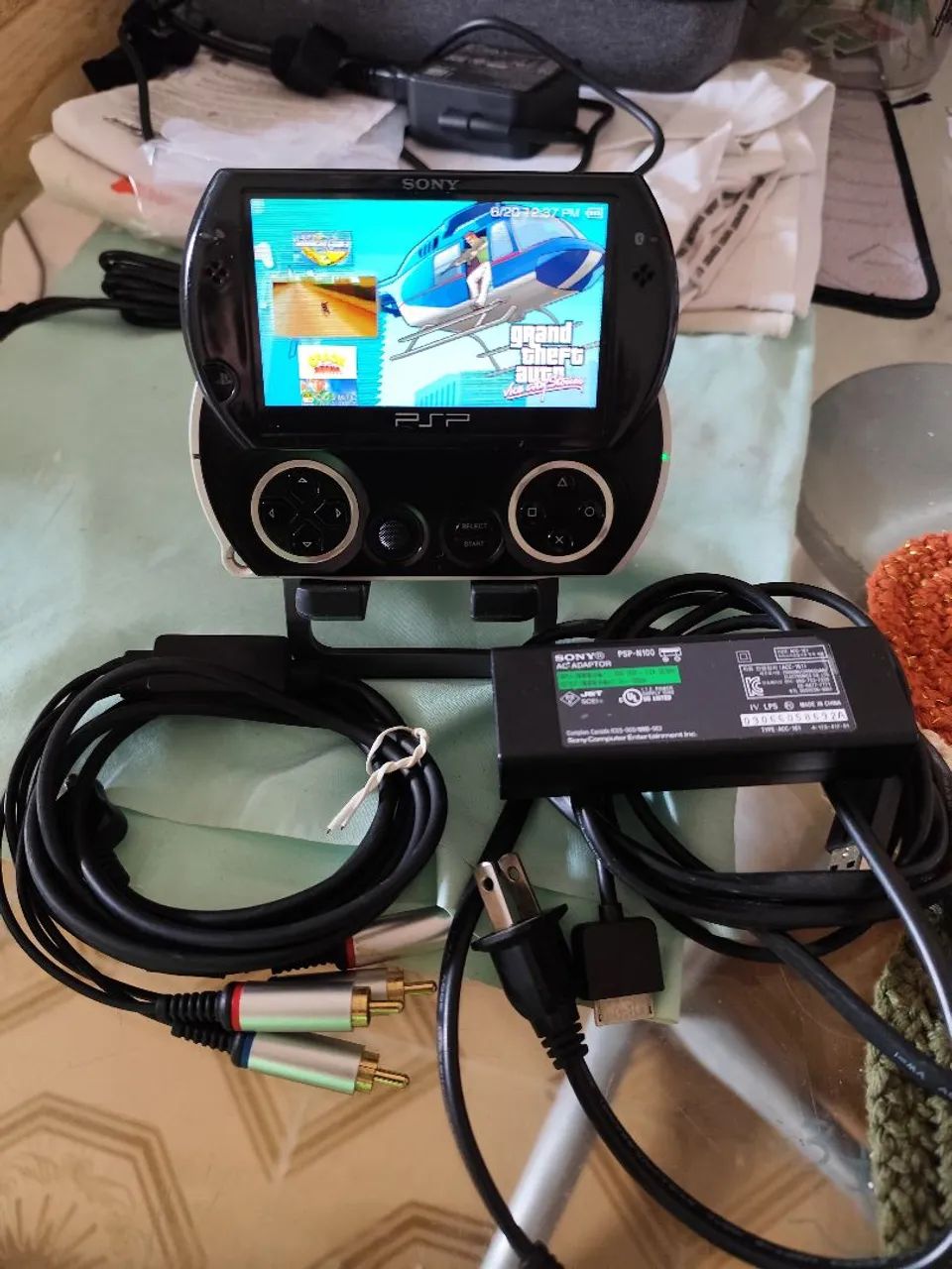 PSP Go todo original e cabo Original + Cabo TV. 