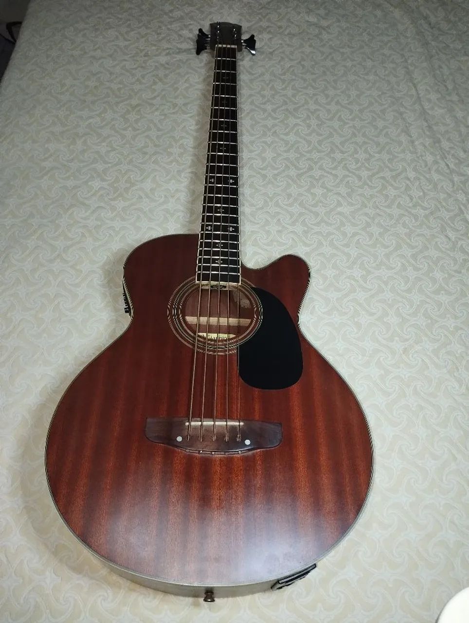Baixolao eletroacústico 