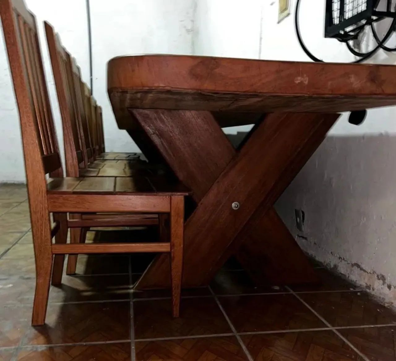 Mesa madeira maciça com 10 cadeiras 4,7 metros - Foto 2