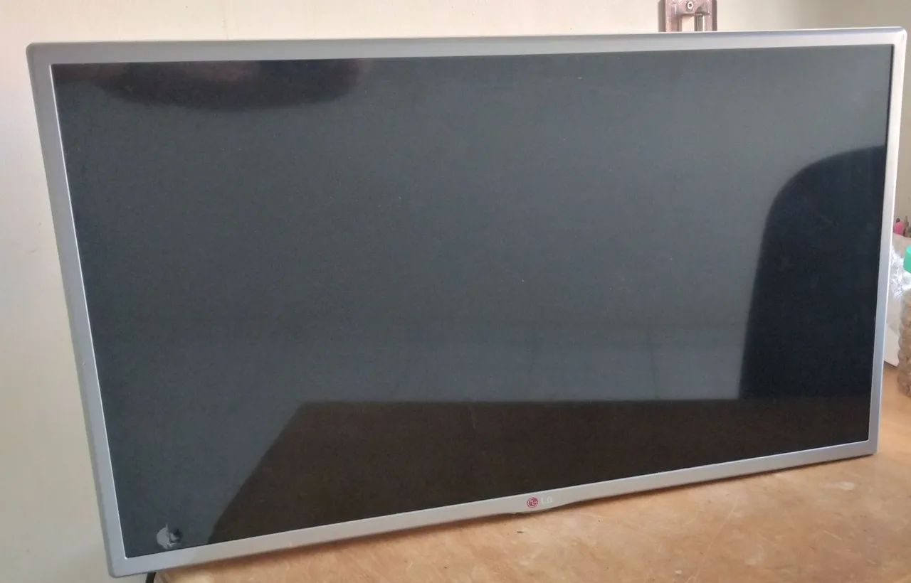 Vendo TV 32" para retirada de peças
