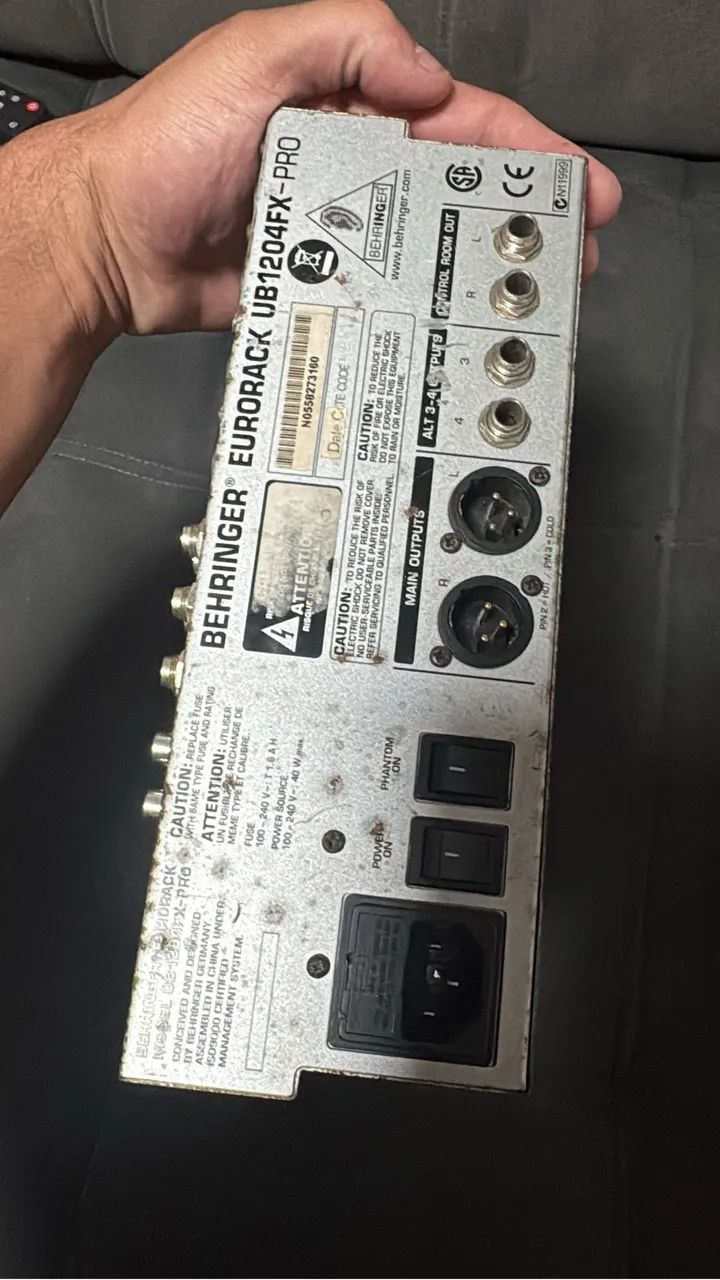 Mesa de som Behringer UB1204 FX PRO - Foto 4
