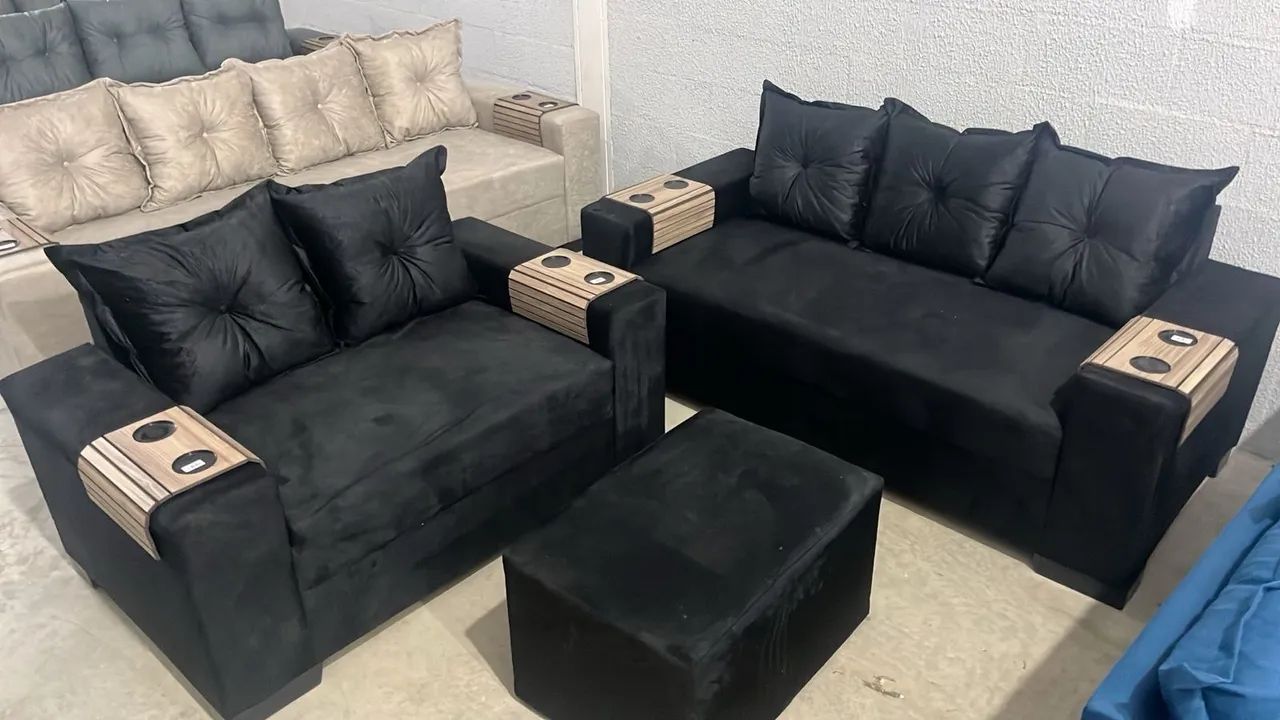 Sofá ? com PUFF central de brinde 