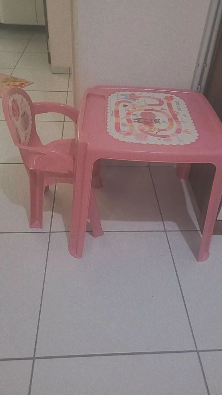Cadeira com mesa infantil 