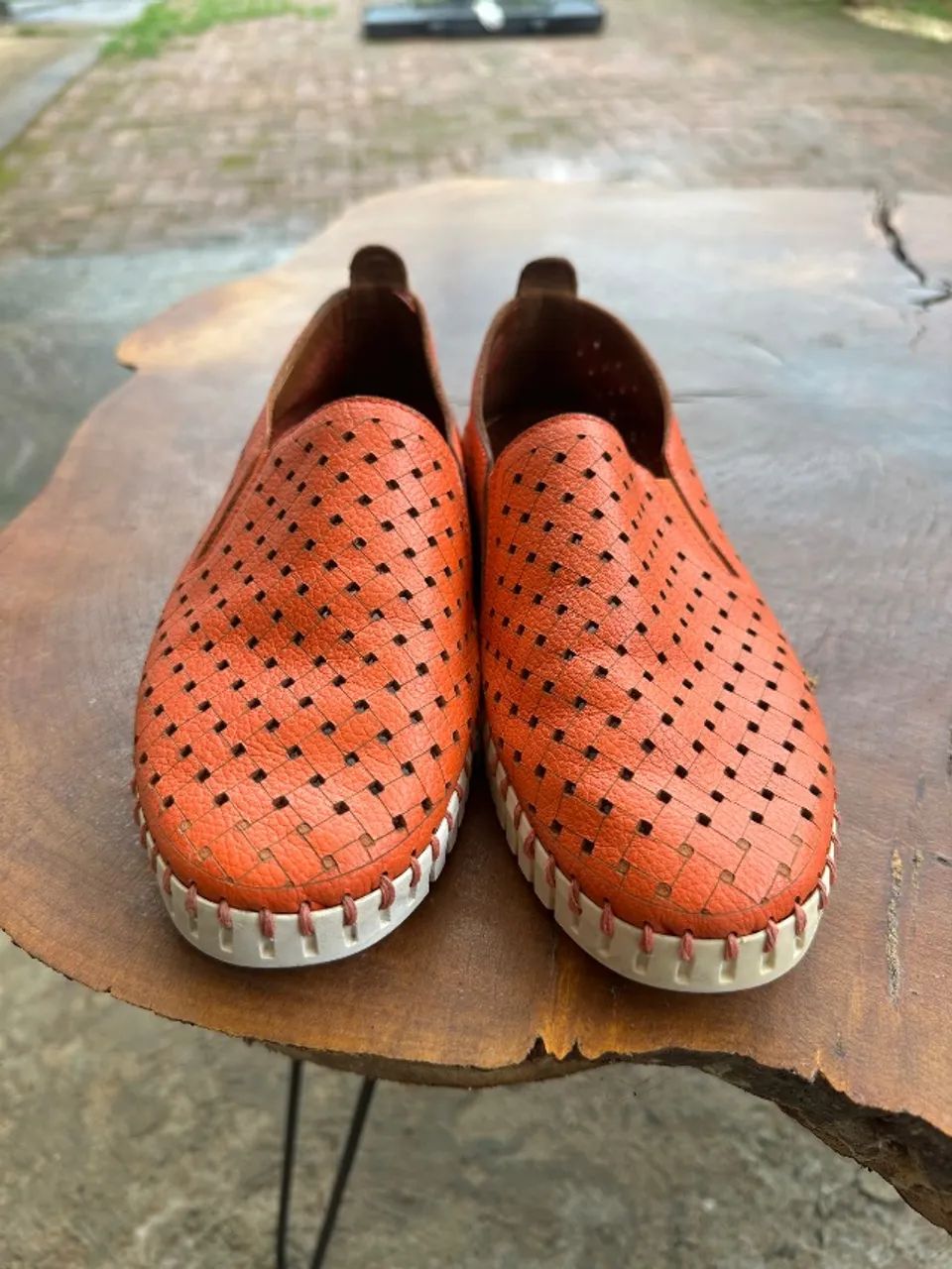 Tenis slip on couro Luz da Lua - tamanho 35 - Foto 2