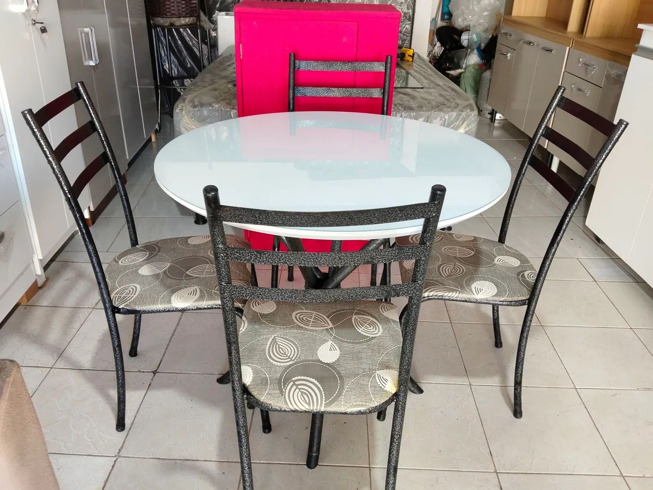 Vendo mesa 4 cadeiras  - Foto 2