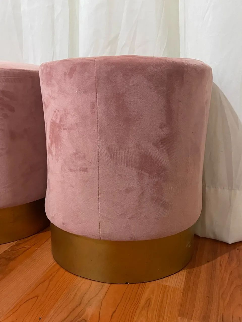 Kit 3 Pufs Puff puffs poltrona rosa com dourado - Foto 3