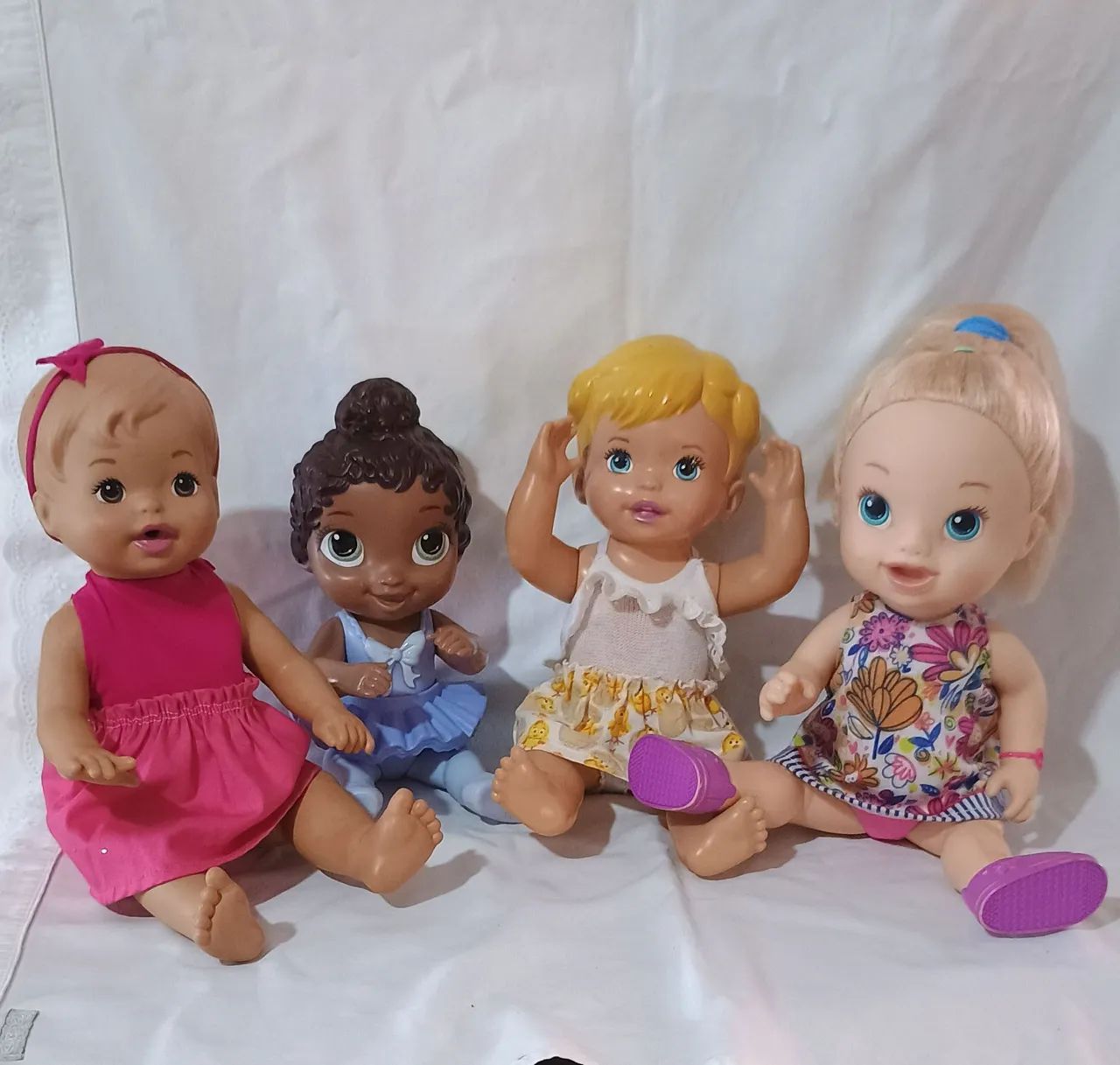 Lote com quatro bonecas usadas  - Foto 2