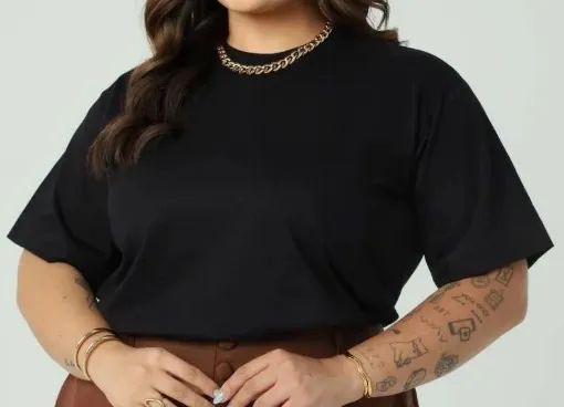 T-shirt plus size preta lisa