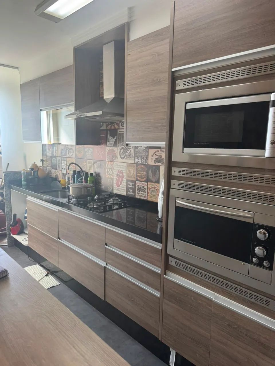 VENDO APARTAMENTO COM 2 QUARTOS E 2 BANHEIROS