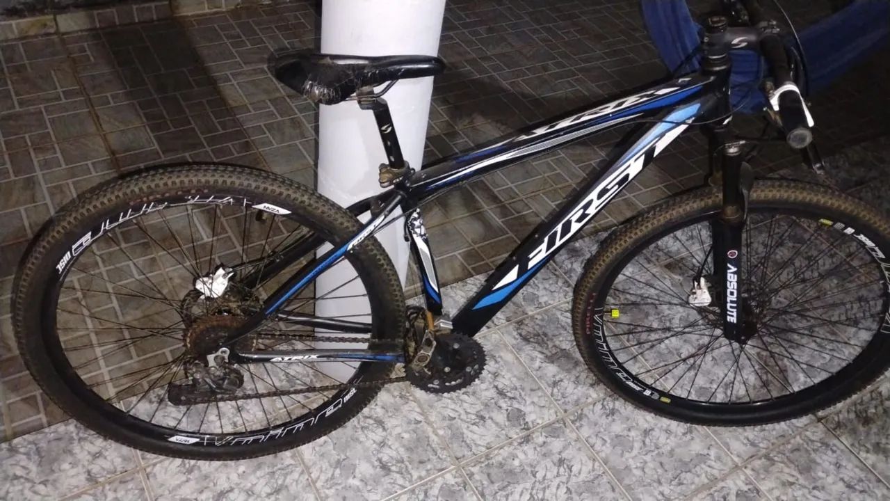 Bicicleta First / Shimano / Pirelli
