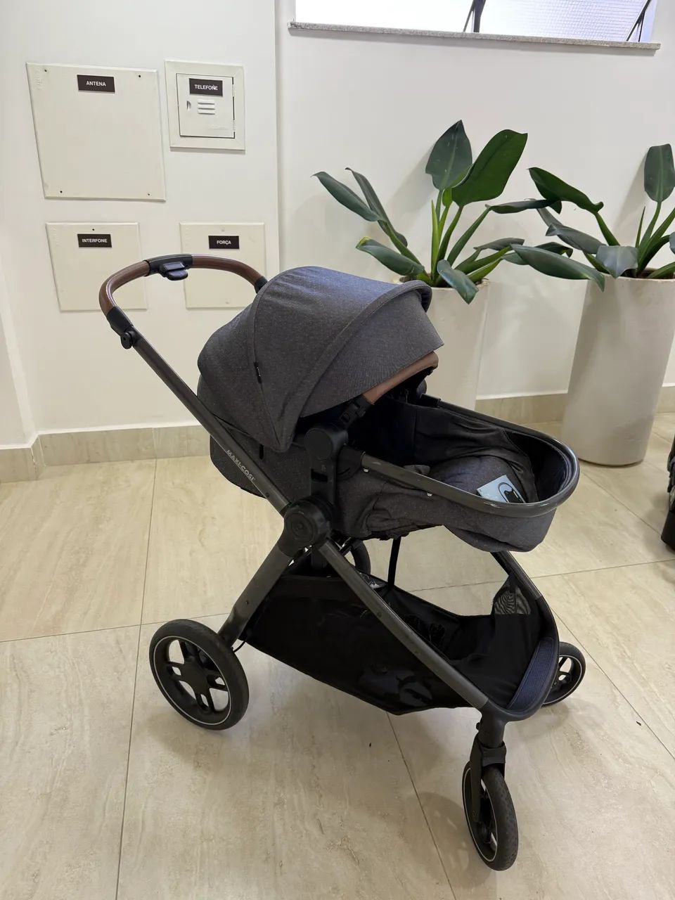 Carrinho e bebê conforto MaxiCosi Anna 3 SEMINOVO