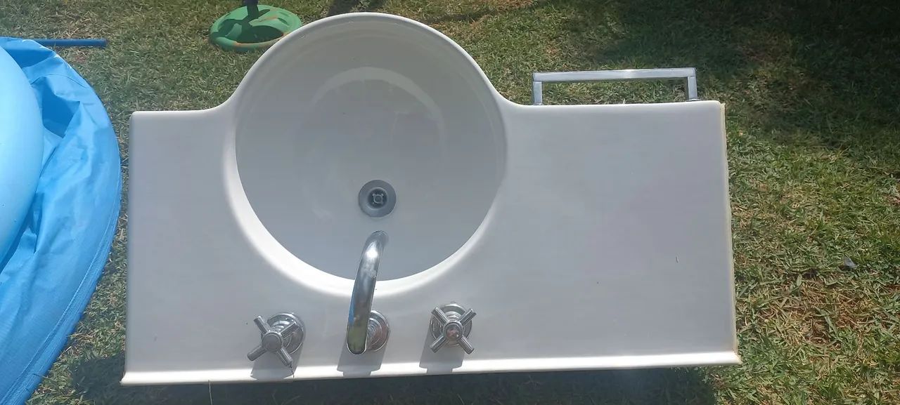 Beautiful Decca Bathroom or Powder Room Sink 80x50 (BRL 250.00)