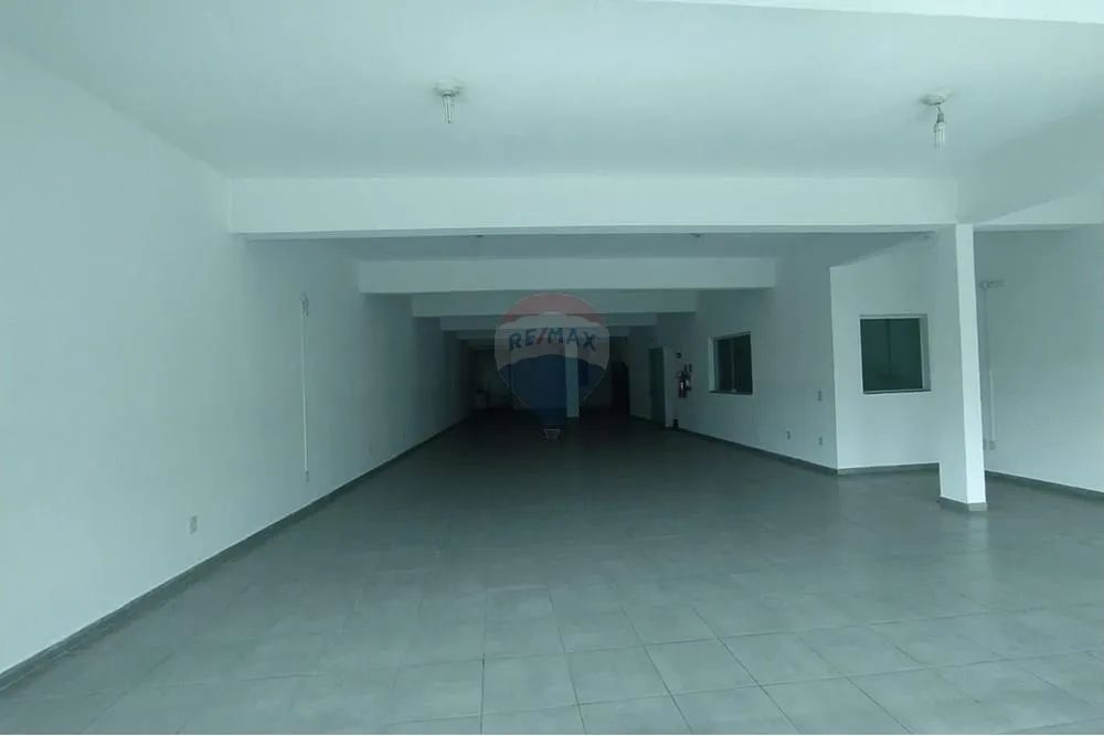 Excelente salão comercial para locação na Av. Itapark