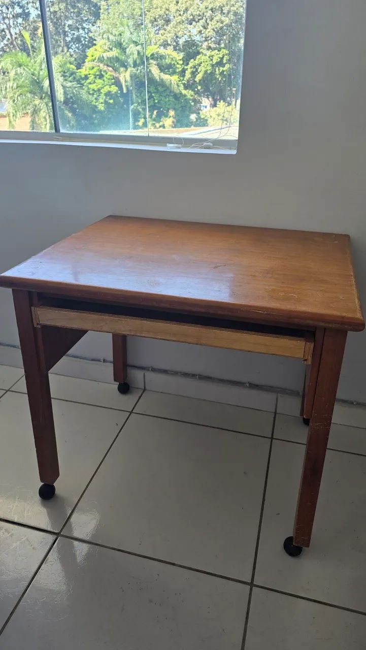 Mesa madeira com gaveta