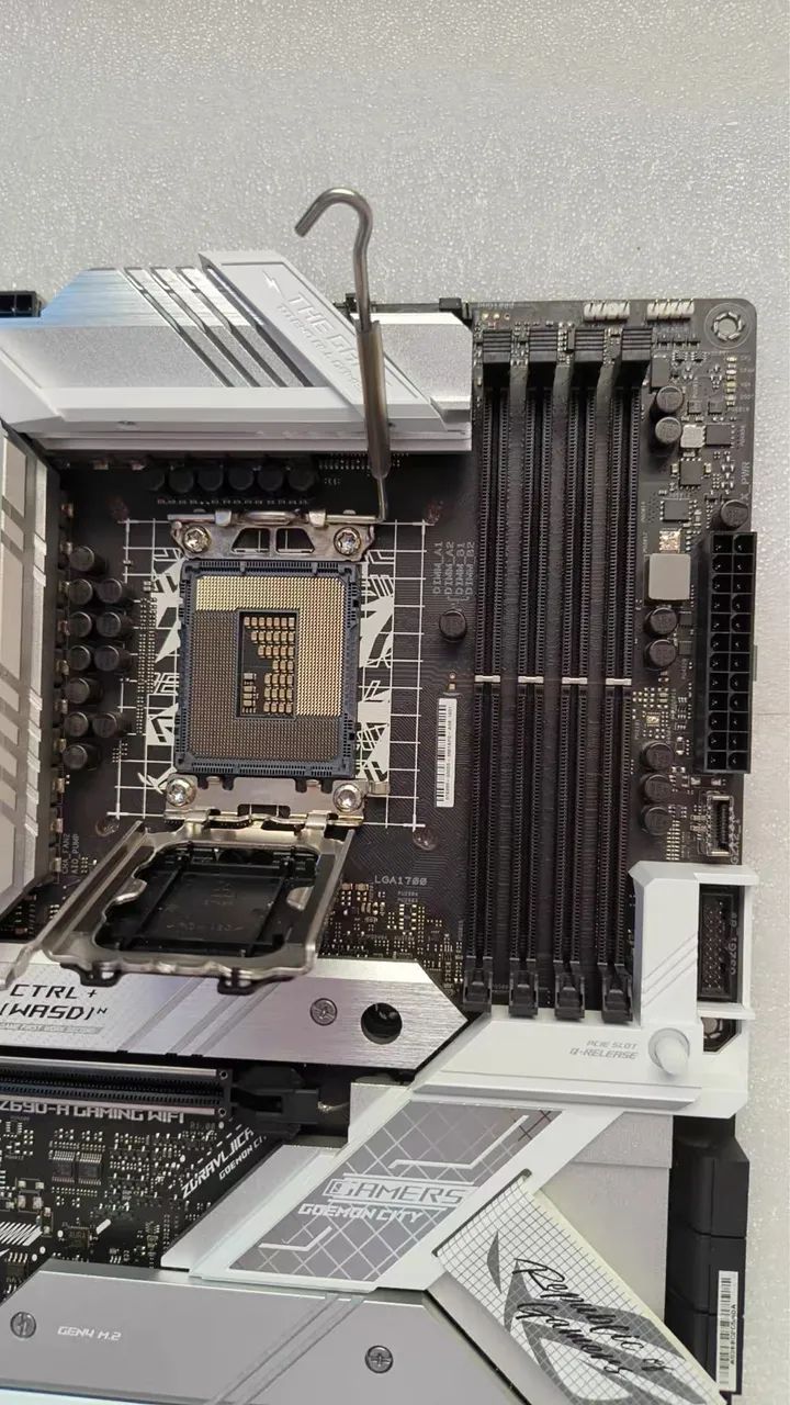 placa-mãe ASUS ROG STRIX Z690-A GAMING WIFI DDR5 - Peças de