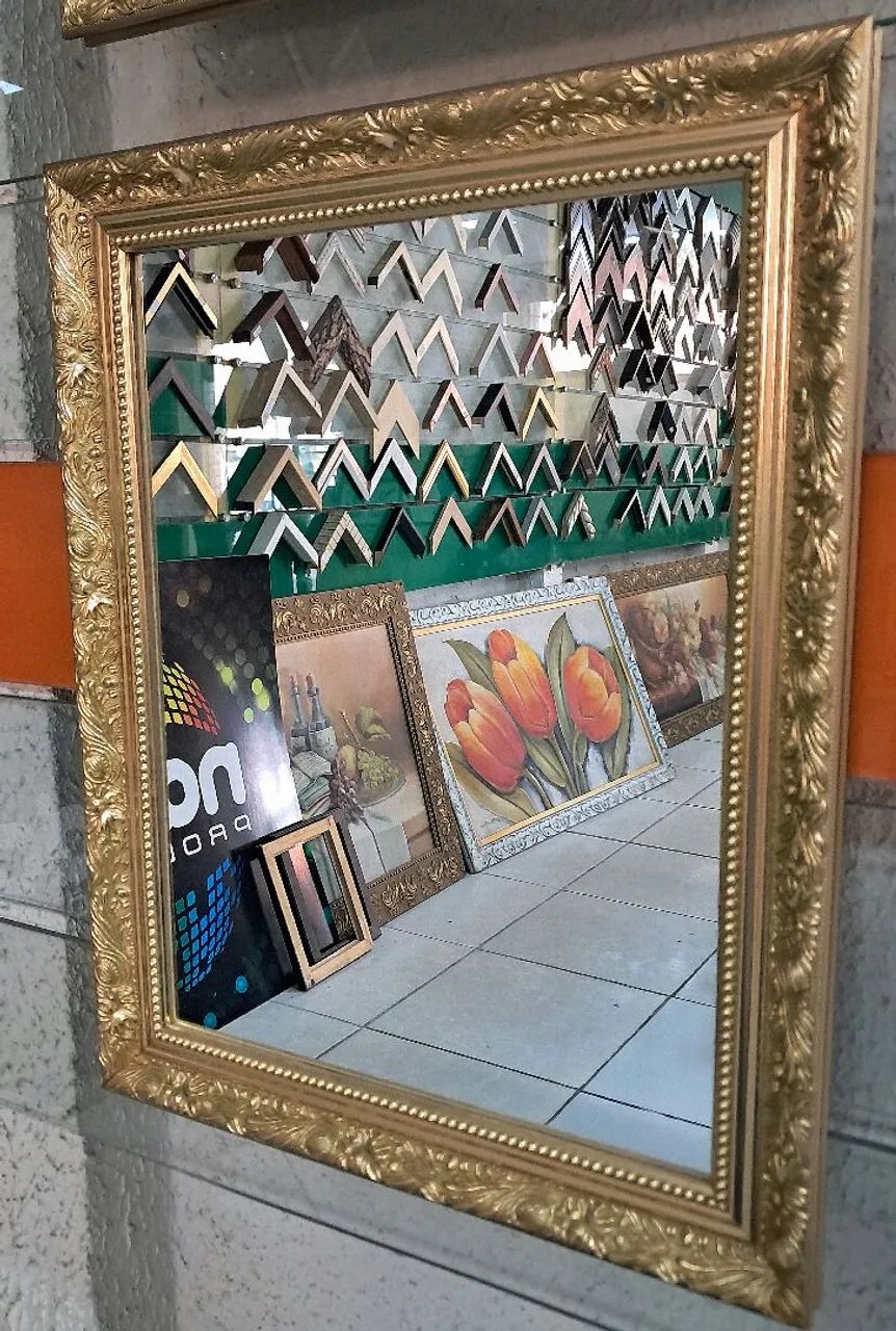 Espelho Decorativo 30x40 com Moldura Dourada 