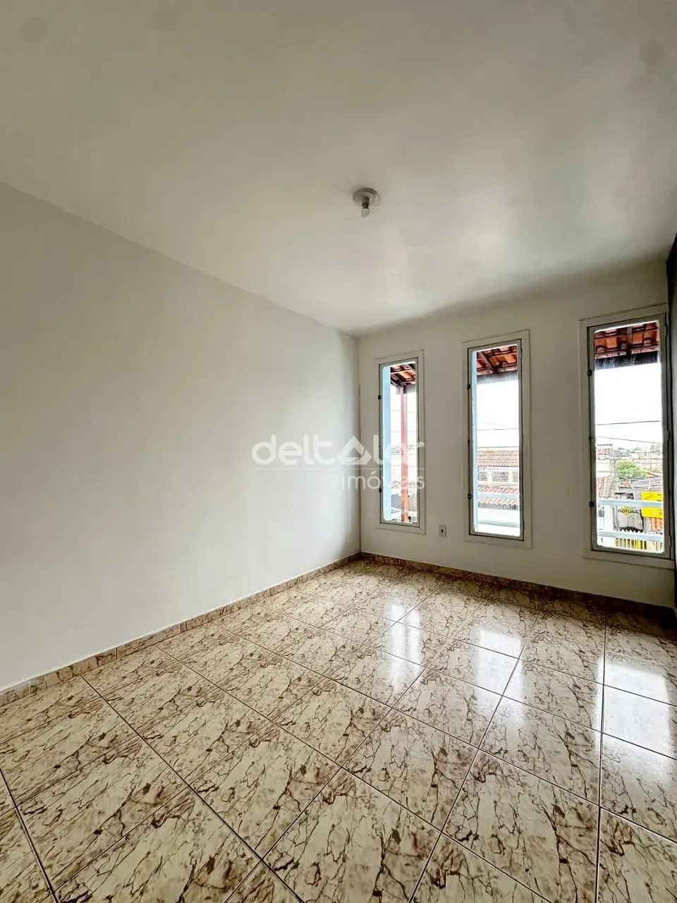 Casa comercial para locação com 3 quartos, varanda e um banheiro, Floramar, Belo Horizonte - Foto 3
