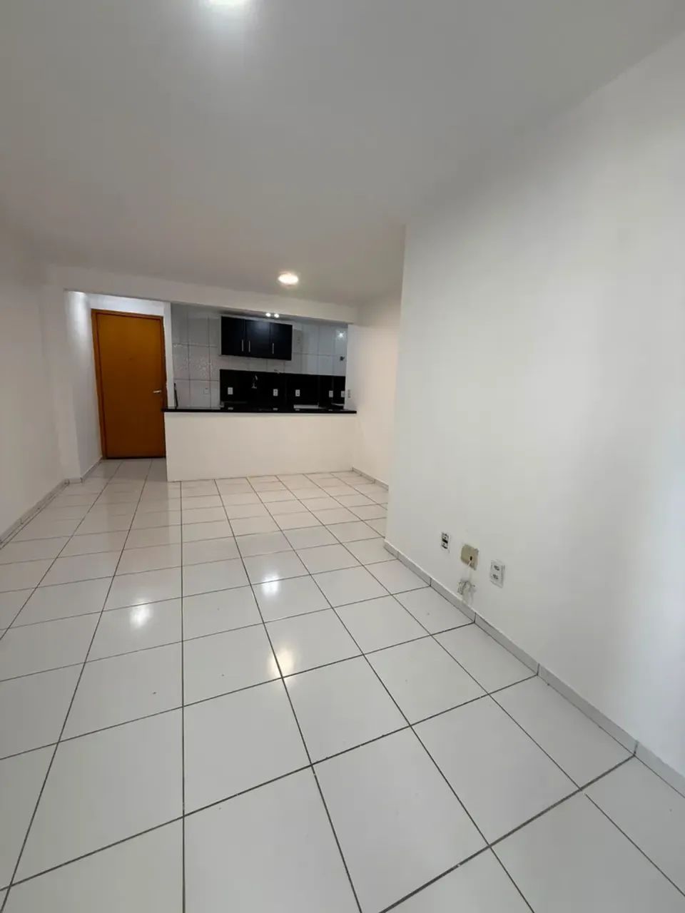 OPORTUNIDADE! Apt 2/4 com fixos na jatiúca com varanda.