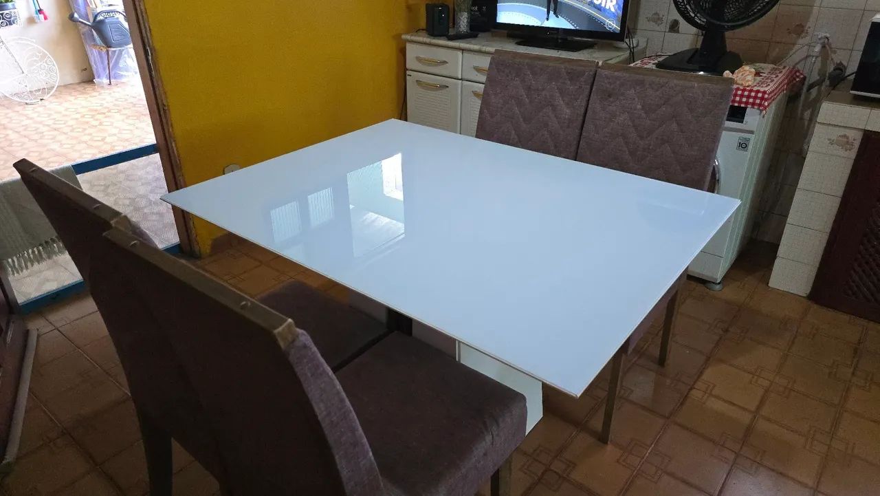 Mesa de Jantar c/ 4 Cadeiras Usada - Marca DJ Móveis 