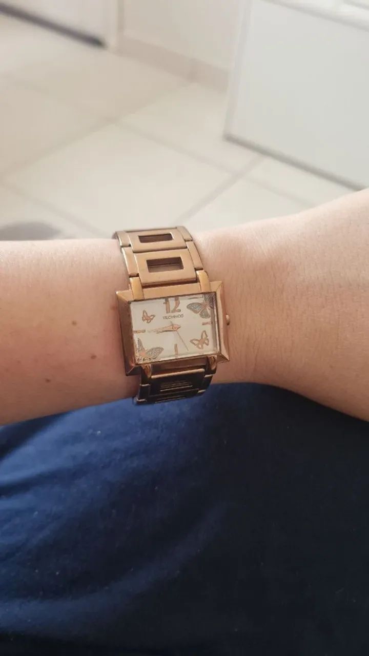 Relógio Technos feminino rosé de borboleta