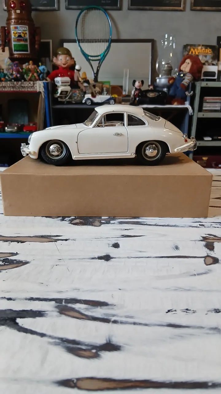 Porsche 356B Coupé 1961. Escala 1:18 (24cm). Da Burago