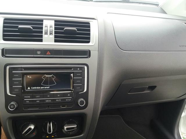 VW Fox 1.6 MSI 2017/2018 Trendline 8v conservado - Foto 12