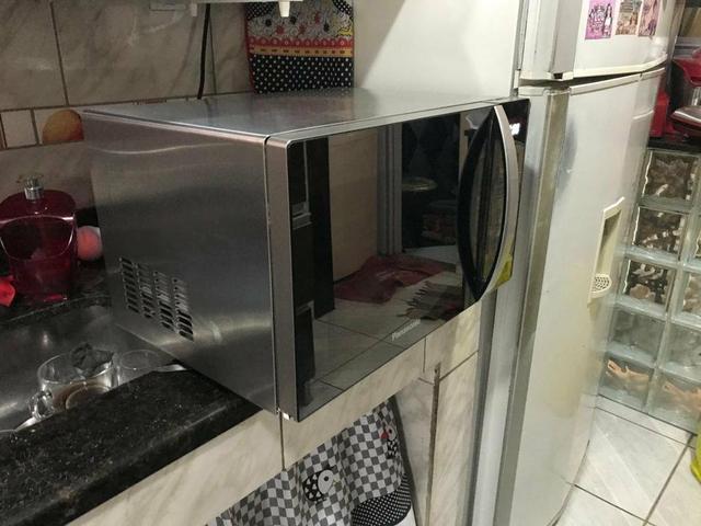 Top dos microondas espelhado Panasonic 31 litros - Foto 3