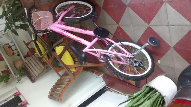 Bicicleta da barbie - Foto 2