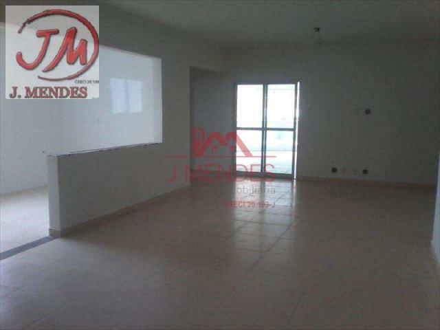 REF.729 -Locação de apartamento de 3 dormitórios sendo 3 suítes...