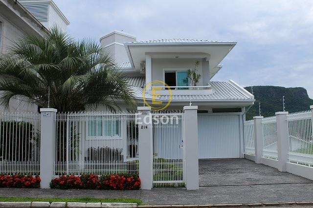 Belíssima Casa Alto Padrão com Área de Lazer Completa - Pedra Branca, Palhoça!