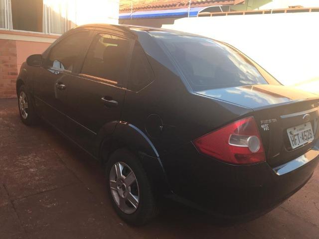Vendo Carro Ford Fiesta Sedan - Foto 2