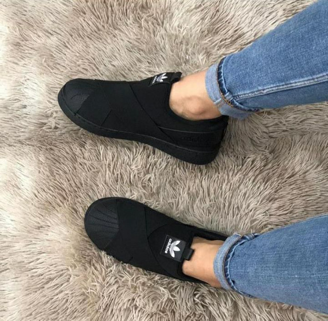 tenis adidas preto e branco elastico