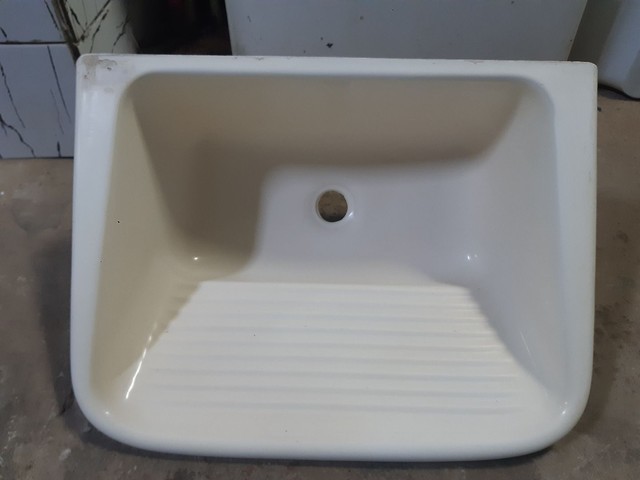 Tanque de mármore sintético areia bege claro