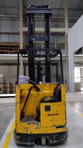 Vendo empilhadeira usada retrátil elevação 7,5 metros ameise carga 1.500 kg - Foto 3