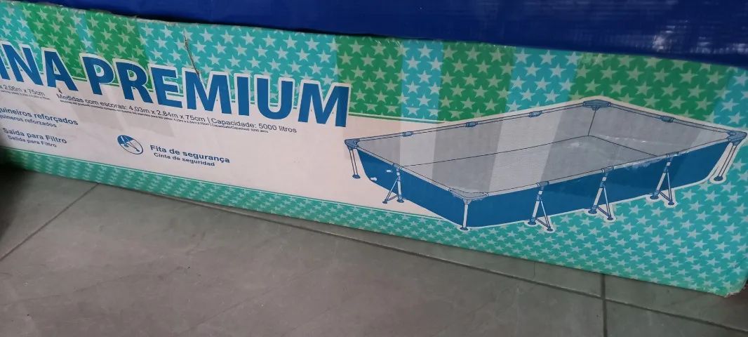 Piscina 5.000 litros, com bomba, seminova.