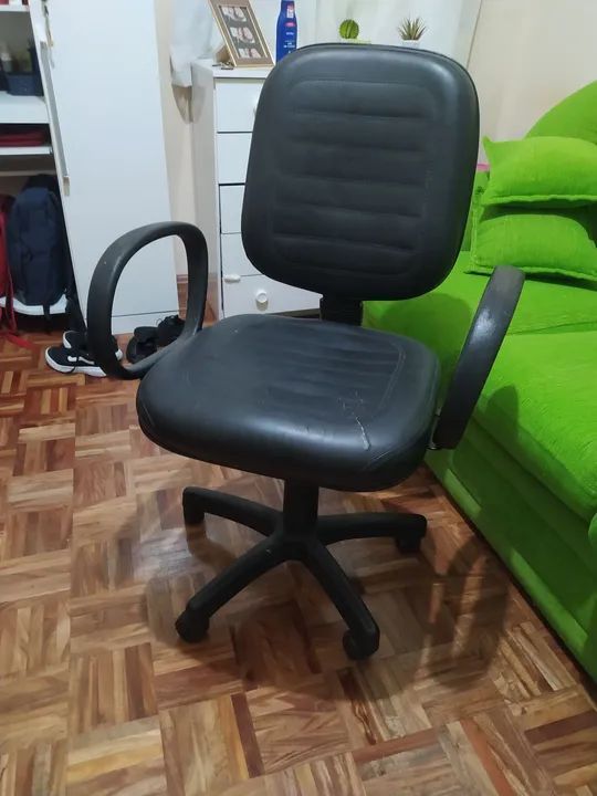 Cadeira escritório giratória preta - Foto 2