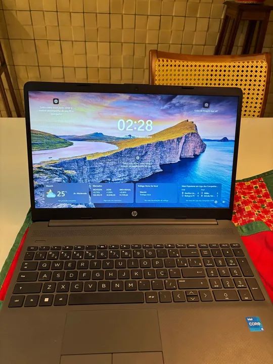 Notebook  excelente HP 250 G9 core i5-1235u 8gb RAM