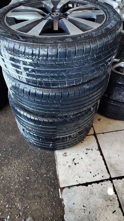 Rodas aro 17 seminnovas 2 pneus zero e dois 50%<br> - Foto 2