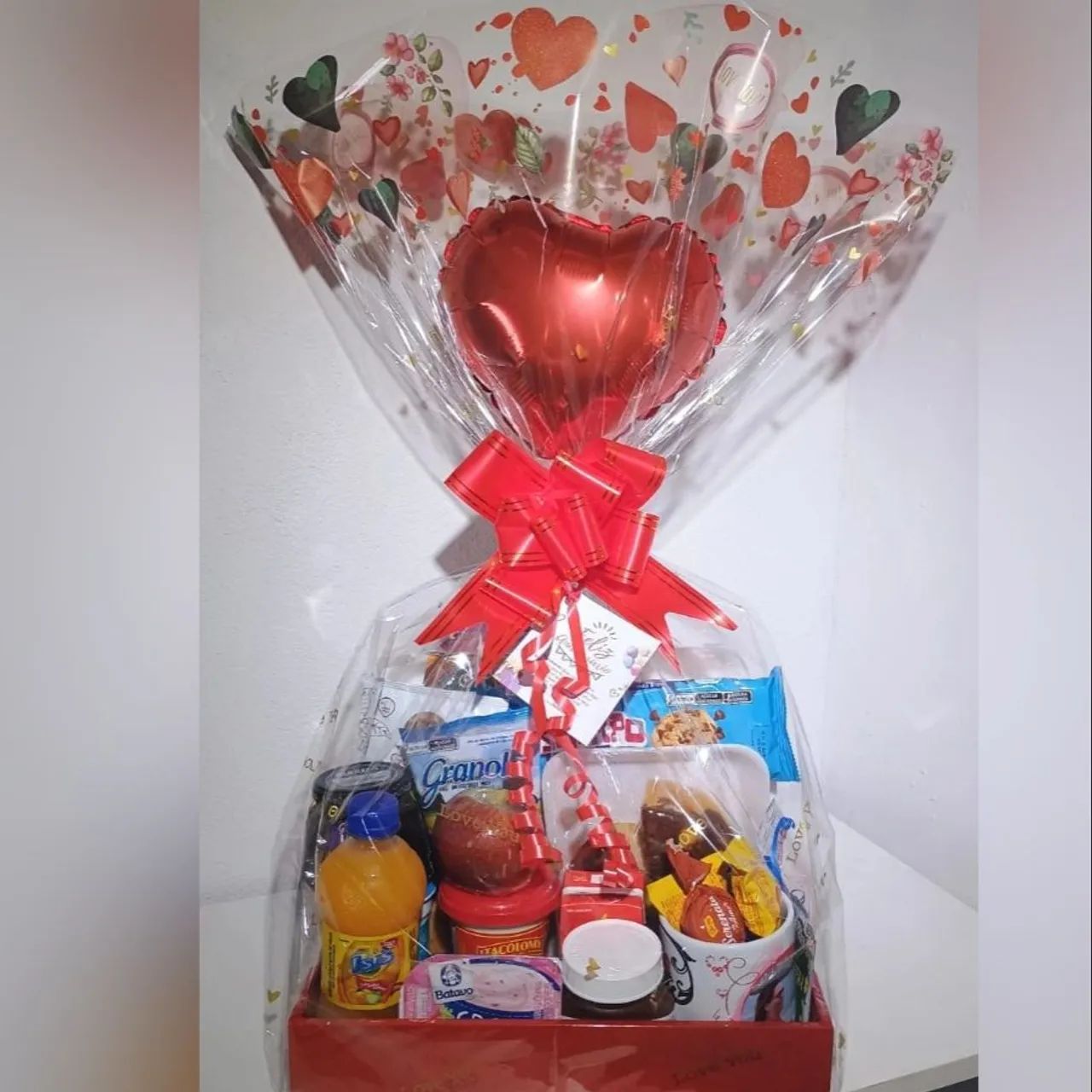 Cesta de café da manhã romântica